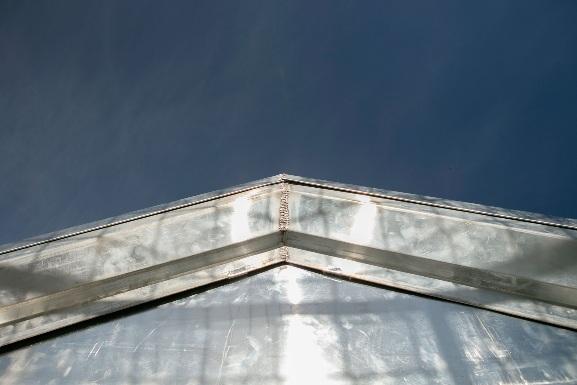 nez de toiture en zinc